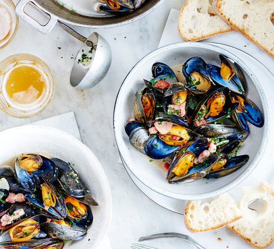 Mussels with wheat beer bacon