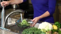 How to Wash Vegetables Naturally : Healthy Fruit & Vegetable Tips